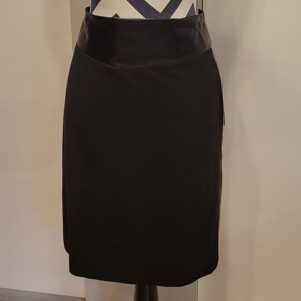 NEW WITH TAGS LARRY LEVINE STRETCH SKIRT SIZE 14 With fake leather trim